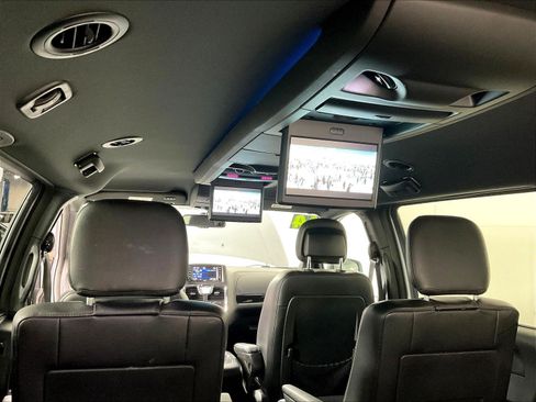 Used 2014 Chrysler Town & Country S FWD image 36
