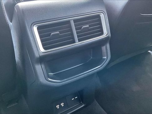 Used 2024 Volkswagen Atlas Cross Sport SE FWD image 10