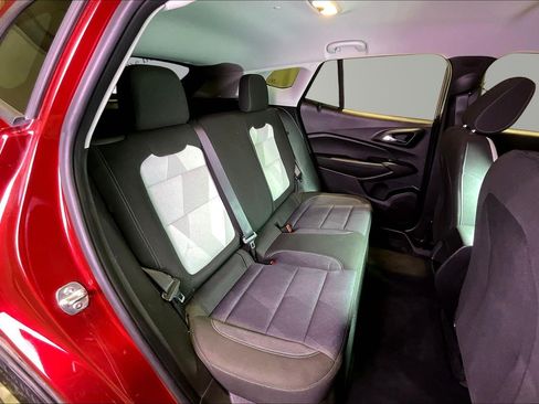 Used 2025 Chevrolet Trax LS w/ LS Convenience Package FWD image 24