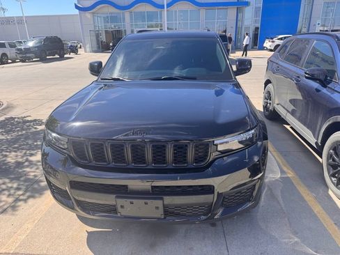 Used 2023 Jeep Grand Cherokee L Altitude AWD/4WD image 10