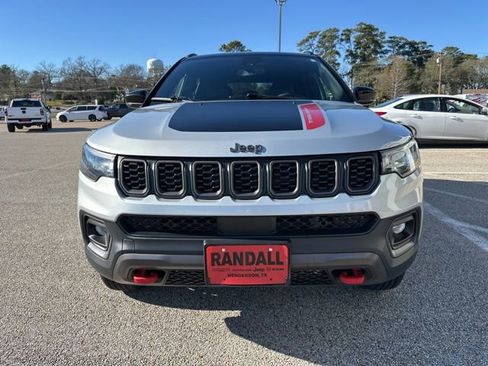 Used 2024 Jeep Compass Trailhawk image 2