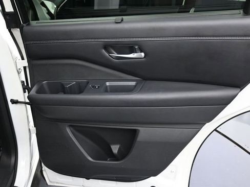 Used 2023 Nissan Pathfinder Platinum AWD/4WD image 31