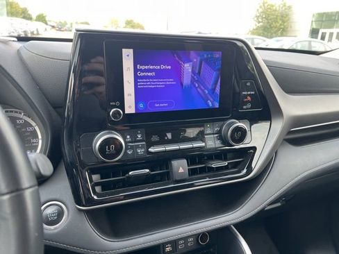 Used 2024 Toyota Highlander LE image 13