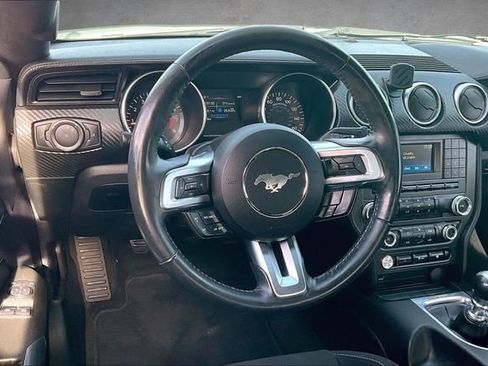 Used 2018 Ford Mustang Coupe image 3