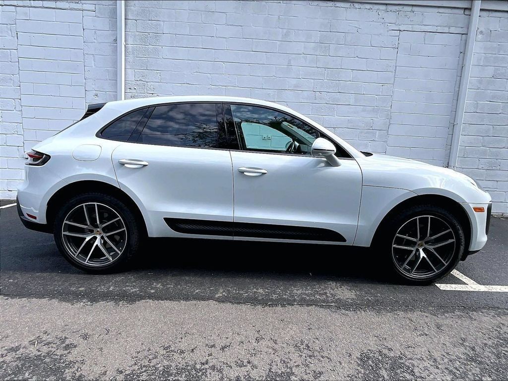 Certified 2026 Porsche Macan AWD/4WD image 6