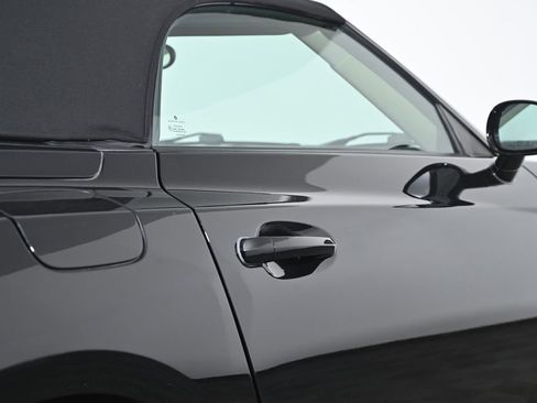 Used 2005 Chrysler Crossfire Convertible image 11