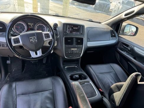 Used 2019 Dodge Grand Caravan GT image 2