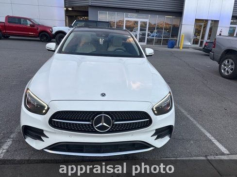 Used 2022 Mercedes-Benz E 350 4MATIC Sedan image 3