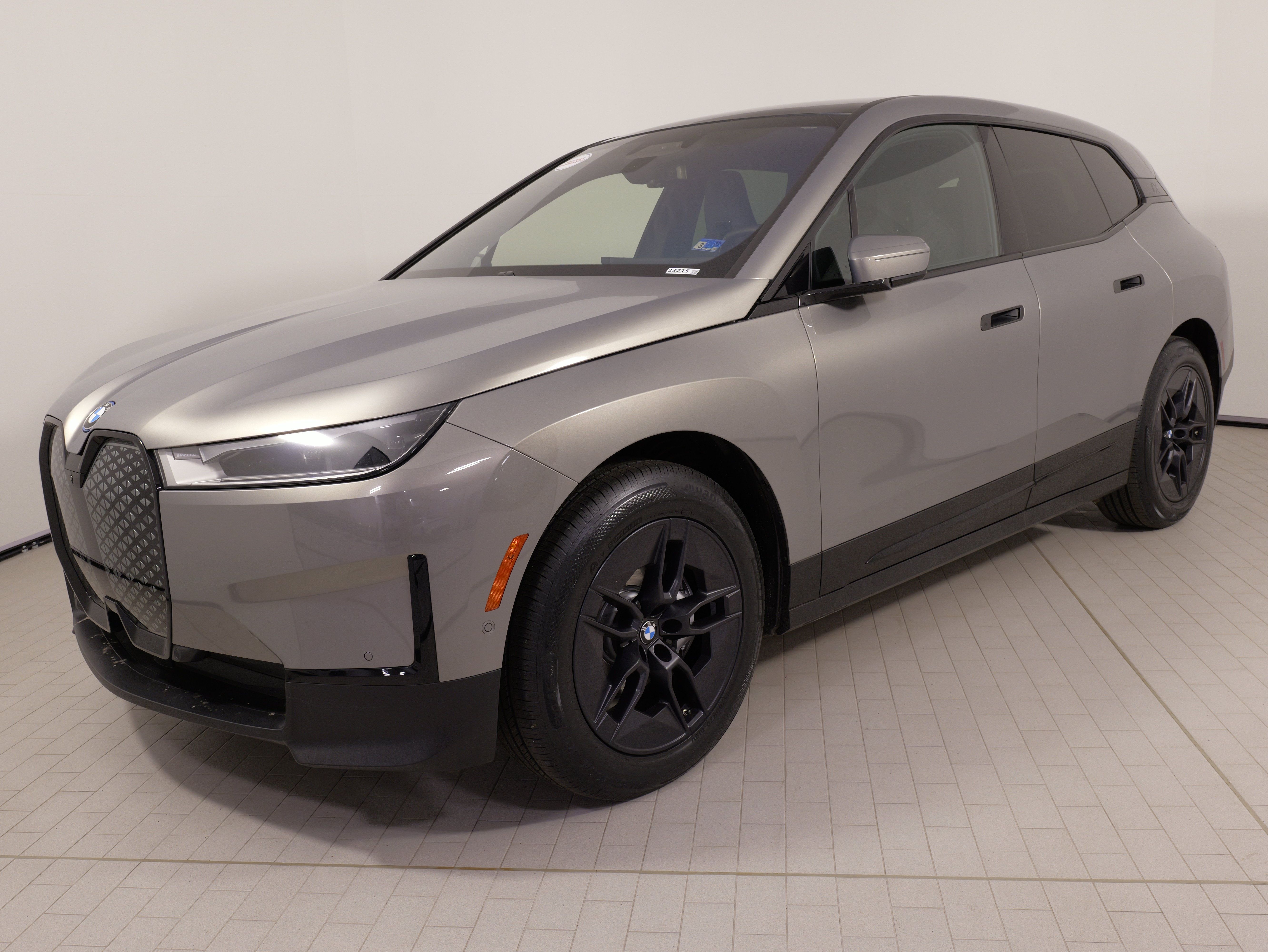 Used 2024 BMW iX xDrive50 AWD/4WD image 4