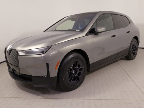 Used 2024 BMW iX xDrive50 image 4