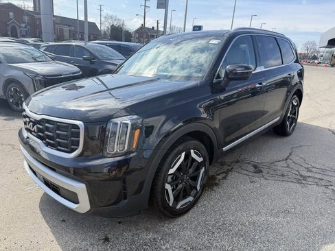 Used 2023 Kia Telluride S w/ S Sunroof Package image 3
