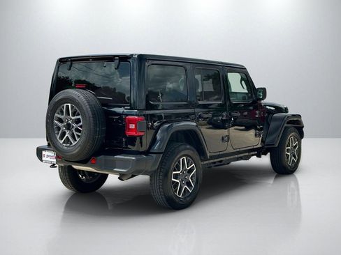 Used 2025 Jeep Wrangler Unlimited Sahara AWD/4WD image 5