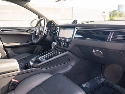 Certified 2023 Porsche Macan Turbo AWD/4WD image 25