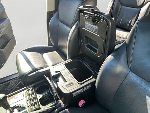 Used 2015 Lexus LX 570 4WD w/ Luxury Package image 22