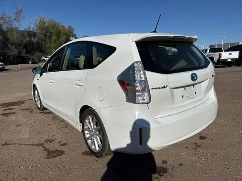 Used 2012 Toyota Prius V Five FWD image 3