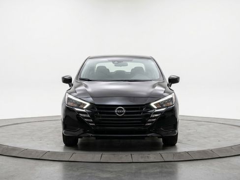 Used 2025 Nissan Versa SV image 2