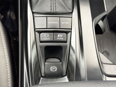 Used 2025 Toyota Camry SE image 30