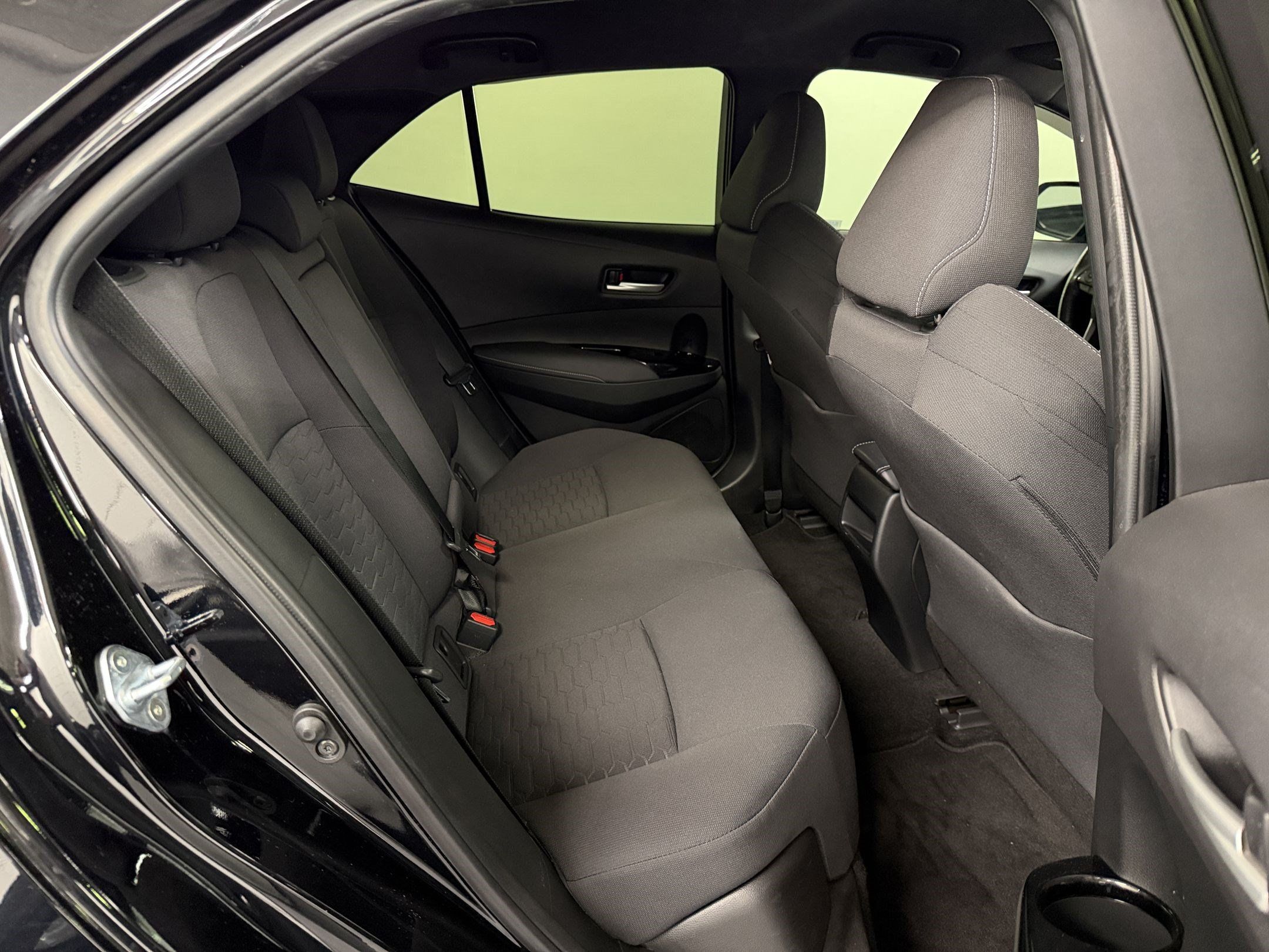 Used 2022 Toyota Corolla SE w/ Carpet Mat Package (TMS) FWD image 29