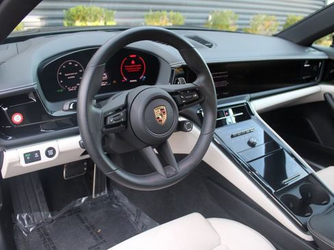 Certified 2025 Porsche Panamera image 4