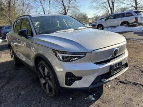 Used 2023 Volvo XC40 Recharge Ultimate image 2