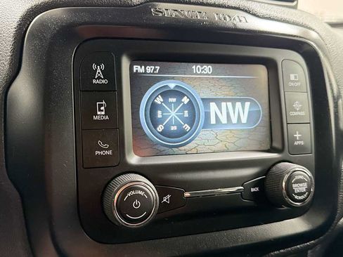 Used 2017 Jeep Renegade Latitude w/ Popular Equipment Group AWD/4WD image 20