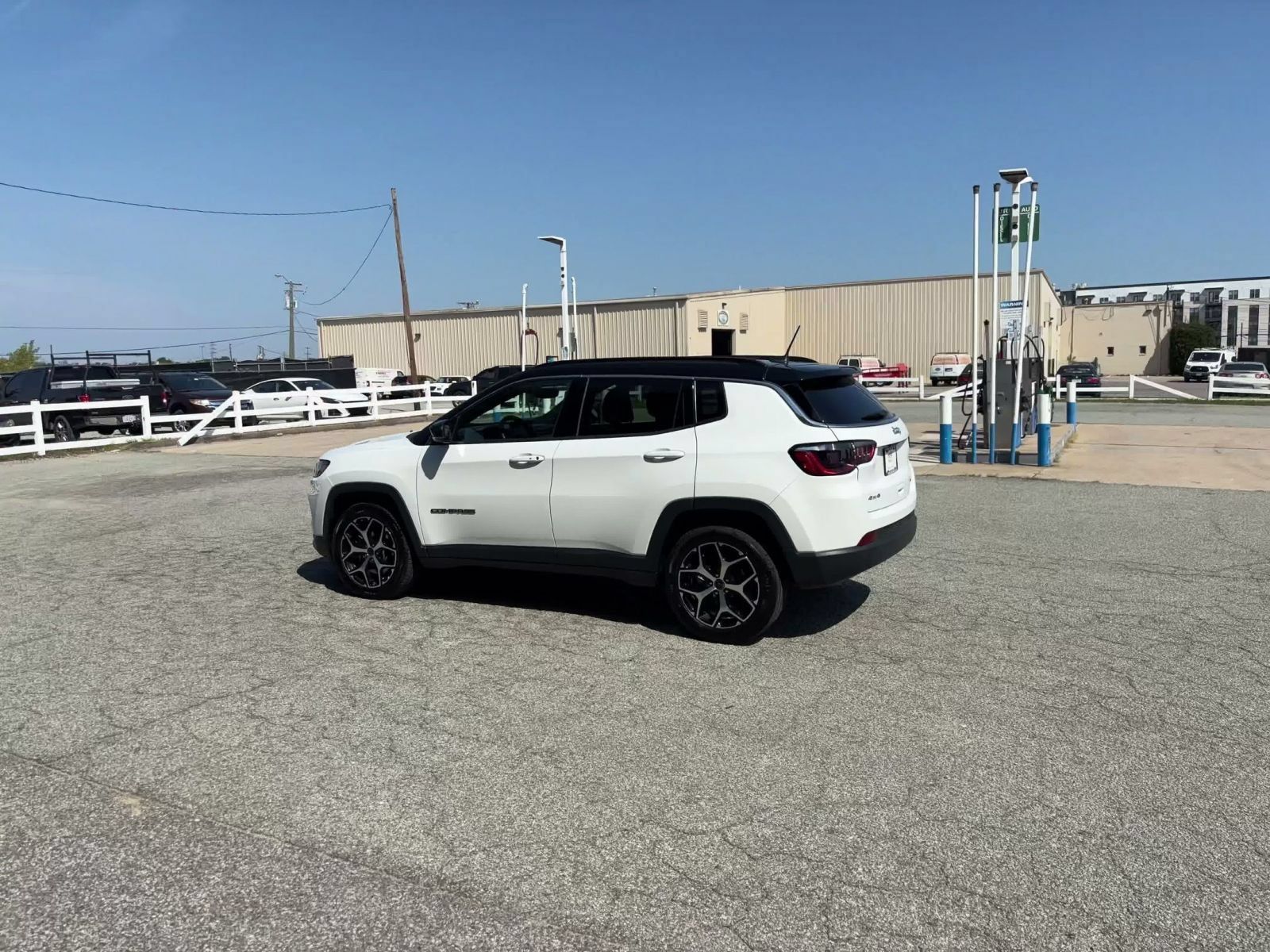Used 2025 Jeep Compass Limited AWD/4WD image 9