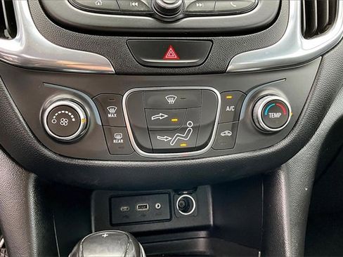 Used 2021 Chevrolet Equinox LT image 24