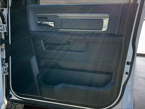 Used 2022 RAM 1500 Classic SLT image 26