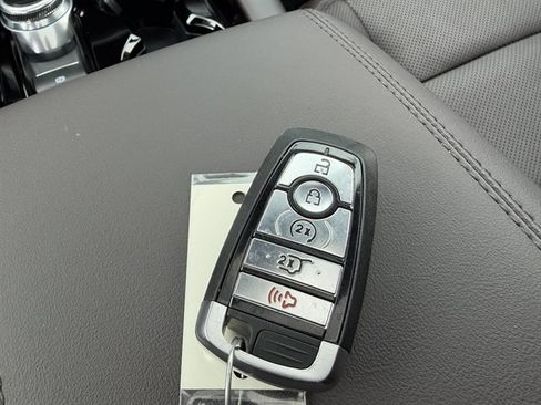 Used 2026 Ford Explorer Platinum w/ LUX Leather Package AWD/4WD image 21