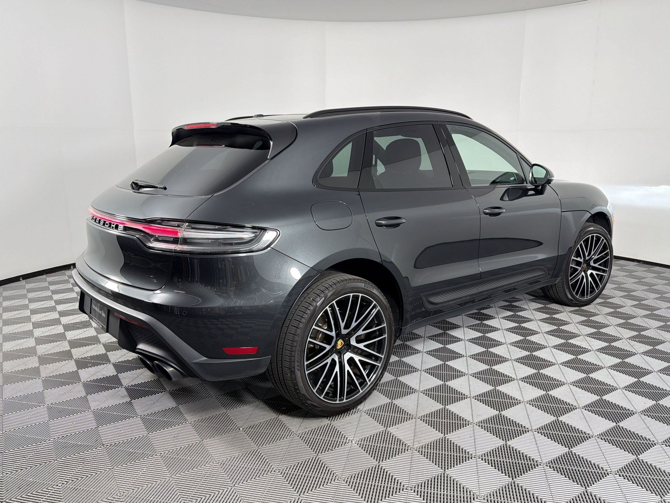 Certified 2026 Porsche Macan AWD/4WD image 9