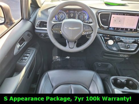 Used 2023 Chrysler Pacifica Touring-L w/ S Appearance Package image 12