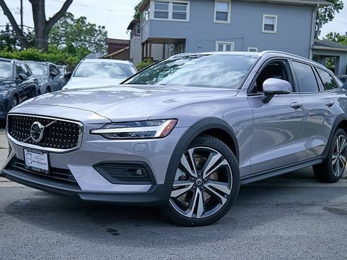 New 2026 Volvo V60 B5 Cross Country Plus w/ Climate Package AWD/4WD image 2