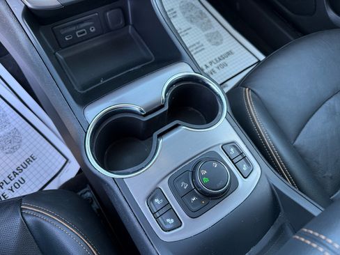 Used 2023 GMC Terrain AT4 image 9