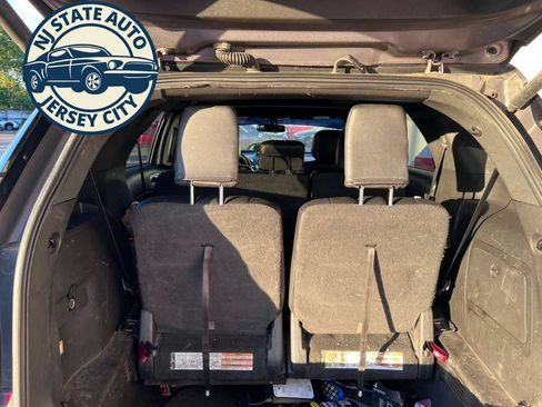 Used 2014 Ford Explorer XLT w/ Equipment Group 202A AWD/4WD image 9
