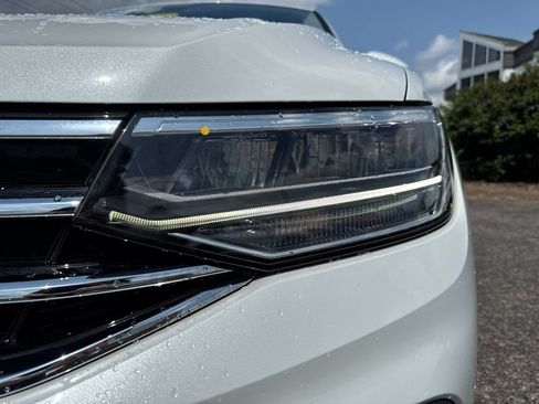 Used 2023 Volkswagen Tiguan SE FWD image 9