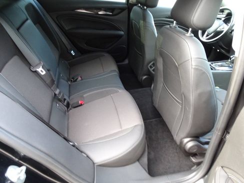 Used 2019 Buick Regal Preferred w/ Driver Confidence Package I FWD image 34