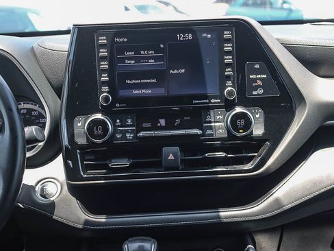 Used 2021 Toyota Highlander XLE FWD image 14