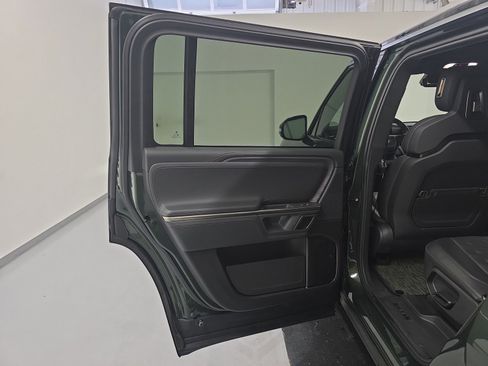 Used 2024 Rivian R1S Adventure AWD/4WD image 17
