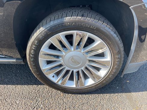 Used 2019 Cadillac Escalade ESV Platinum AWD/4WD image 21