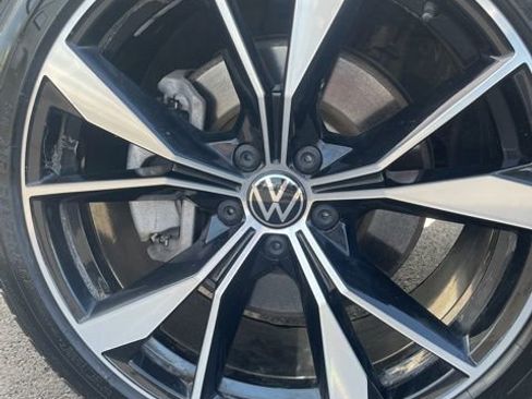 Used 2022 Volkswagen Tiguan SEL R-Line image 9