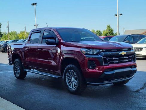 Used 2023 Chevrolet Colorado LT w/ LT Convenience Package II AWD/4WD image 2