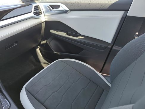 New 2026 Volkswagen Taos SE image 27