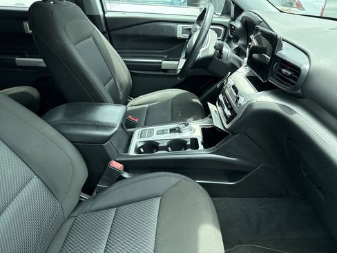 Used 2022 Ford Explorer XLT RWD image 4