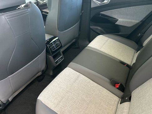 New 2025 Volkswagen ID.4 Pro image 11