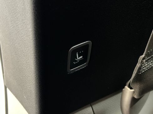 Used 2023 Chrysler Pacifica Limited FWD image 31