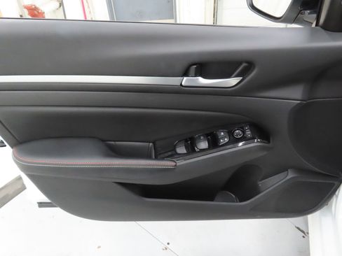 Used 2024 Nissan Altima 2.5 SR w/ SR Premium Package image 9