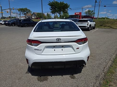 Used 2024 Toyota Corolla SE FWD image 4