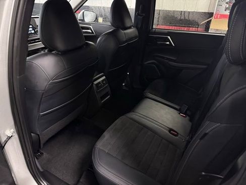 Used 2024 Mitsubishi Outlander SE image 19
