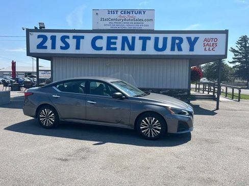 Used 2025 Nissan Altima 2.5 SV FWD image 1