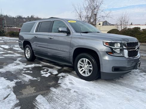 Used 2018 Chevrolet Suburban LT image 1